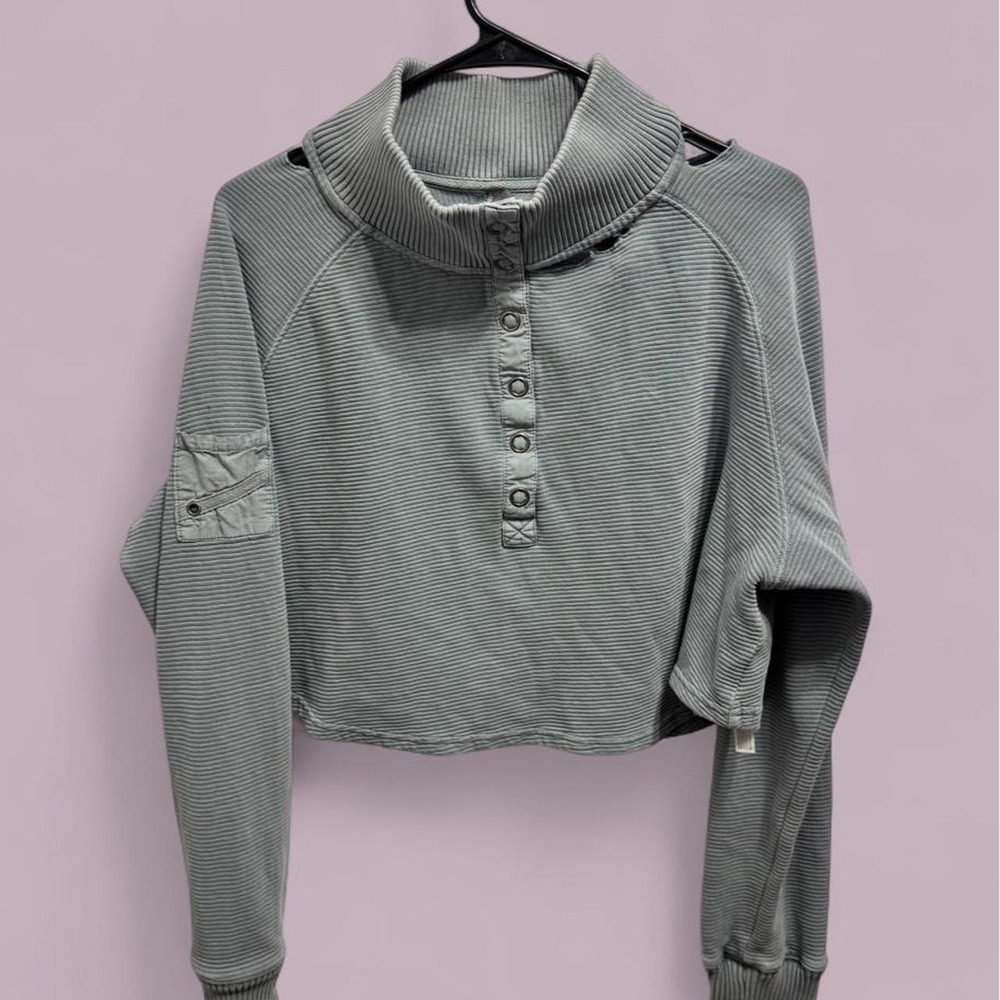 Free People FP Movement So Fly Distressed Cropped Henley Pullover Gray Small